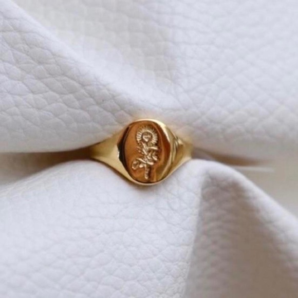 CLOSING SALE! 18K Gold Plated Sunflower Signet Ring - Picture 5 of 6